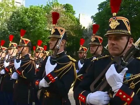 Passation de pouvoirs au Ministère de la Défense