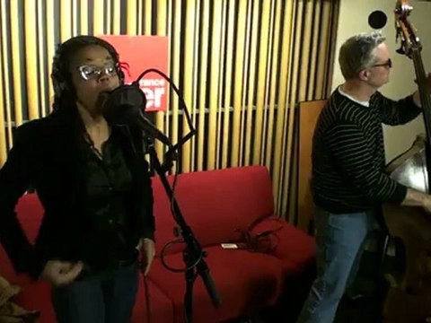 MINA AGOSSI Red Eyes live pour OUVERT LA NUIT