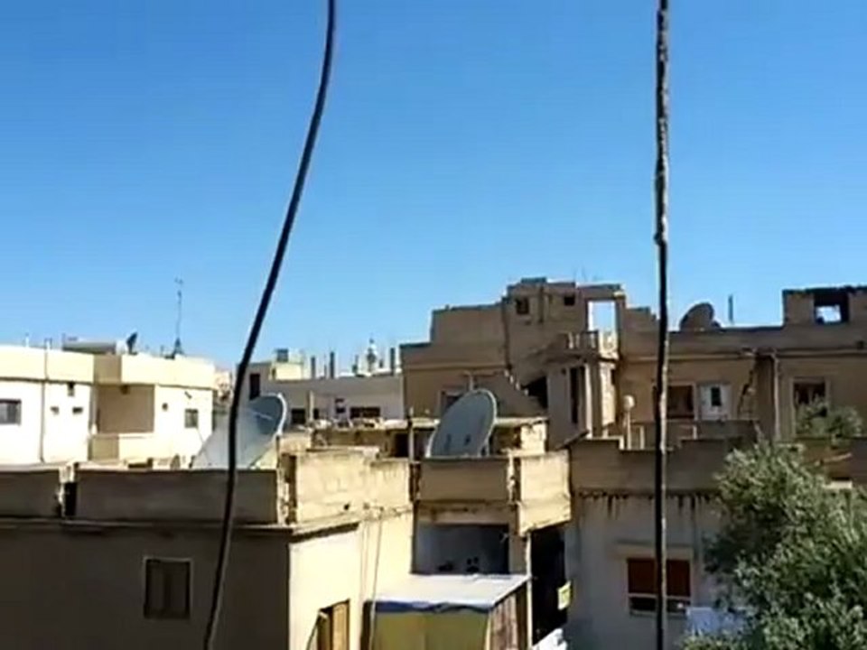 Syria فري برس درعا   اطلاق النار من قبل عصابات الامن 17 5 2012 Daraa