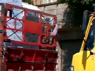 Syria فري برس  ريف دمشق  معونات الهلال الأحمر ومنظمة الغذاء العالمية تصل مضايا  17 5 2012 ج1 Damascus