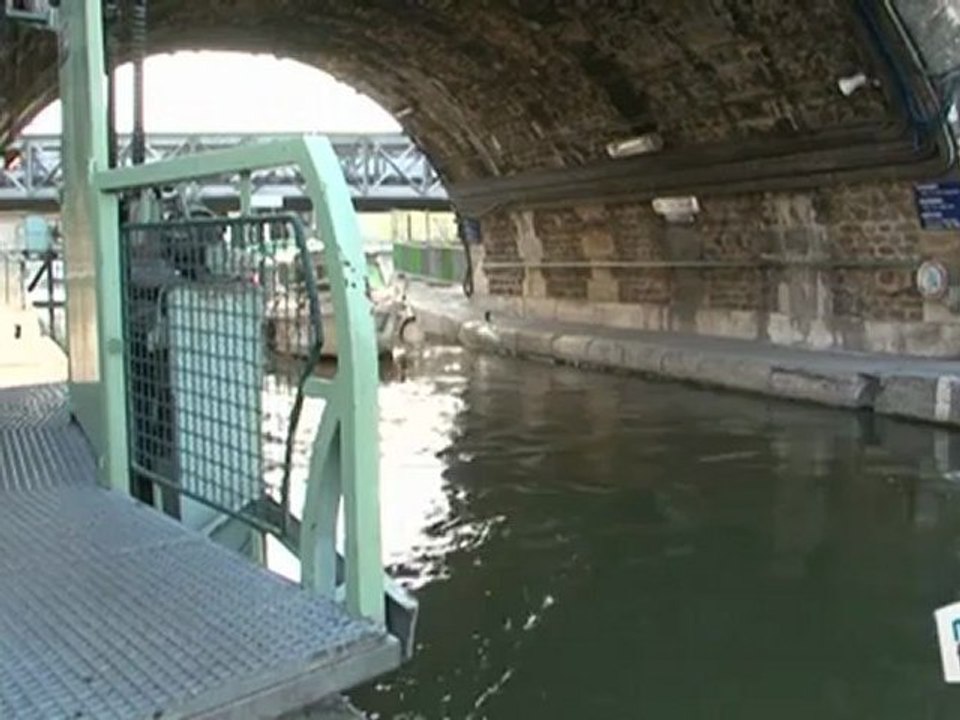 Sports Loisirs : Navigation fluviale : passer une écluse de canal