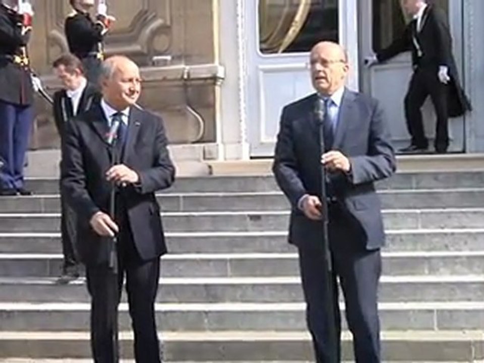 Passation de pouvoirs entre Alain Juppé et Laurent Fabius (17.05.2012)