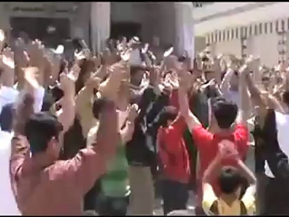 Syria فري برس  حمص الرستن  مظاهرة جمعة أبطال جامعة حلب تحت القصف 18 5 2012