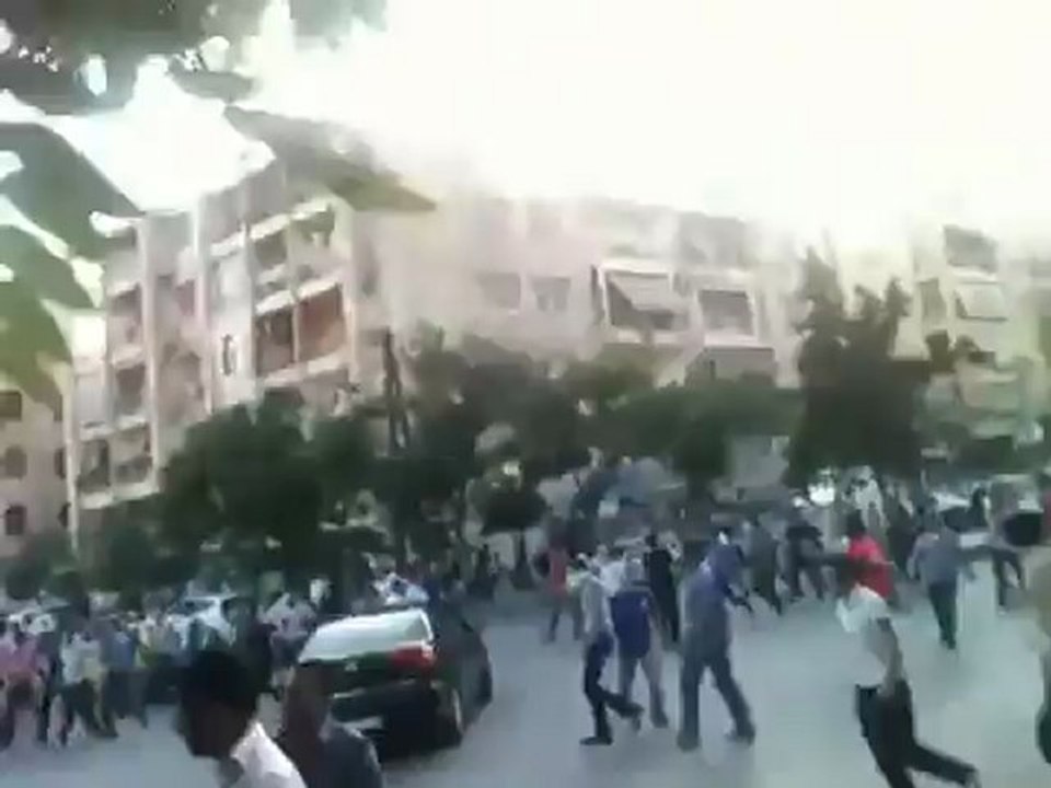 Syria فري برس حلب الجامعة  نزول مظاهرة الجامعة الى ادونيس17 5 2012‬ Aleppo