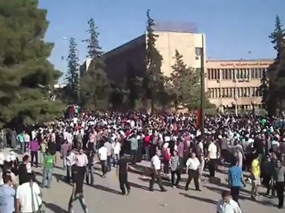 Syria فري برس حلب   الجامعة    مقارنة بين المنحبكجية والثوار17 5 2012 Aleppo