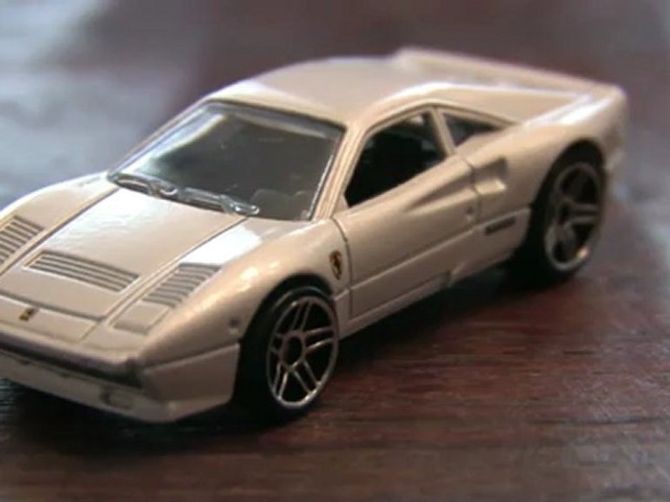 CGR Garage - FERRARI 288 GTO (white) Hot Wheels review
