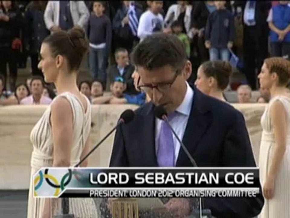 Olympische flamme in athen feierlich übergeben