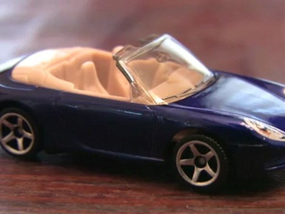 CGR Garage - PORSCHE 911 CARRERA CABRIOLET Matchbox Car review