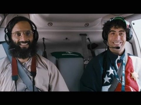 'El dictador (2012)' - Primer clip en español: Vuelo en helicóptero