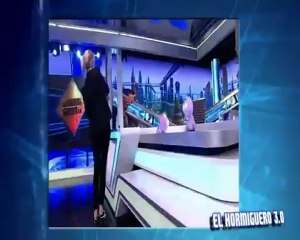 Kristen y Charlize in Comercial EH