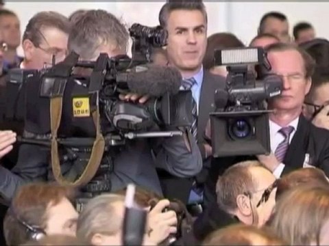 Monti, Merkel e Sarkozy - doppiaggio livornese -