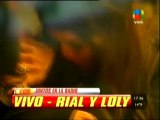 Exitoina.com - Loly beso a Rial en Pop