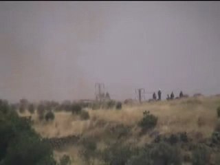 Syria فري برس  حمص الحولة دبابة  تقصف على المظاهرة السلمية 18 5 2012 Homs