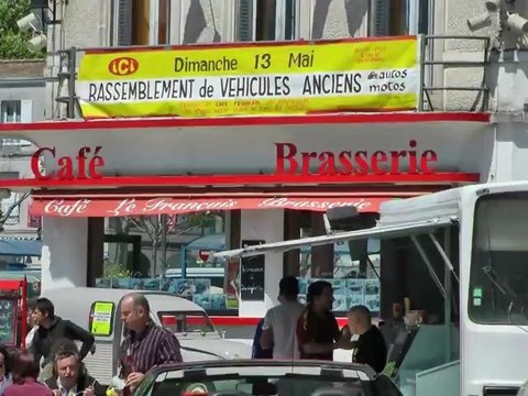 Rassemblement d'anciennes voitures à SURGERES mais 2012