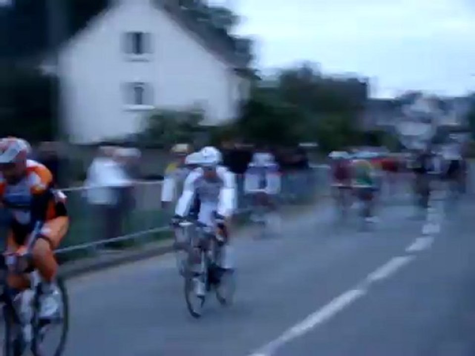 arrivee du peloton st brieuc les villages