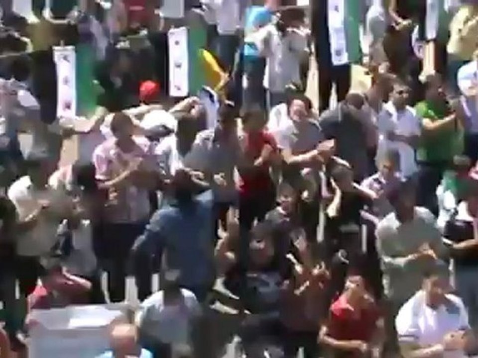 Syria فري برس ريف حلب مظاهرة جمعة ابطال جامعة حلب   حيو معي الجيبش الحر  مدينة اعزاز 18 5 2012 Aleppo