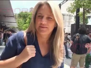 Isabel Sartorius, encantada con su libro en Sevilla