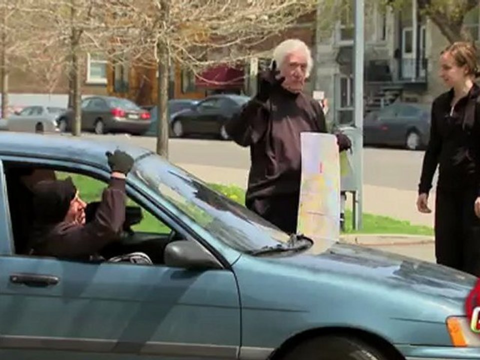 Juste pour rire- Vieux voleurs s'enfuient à pied