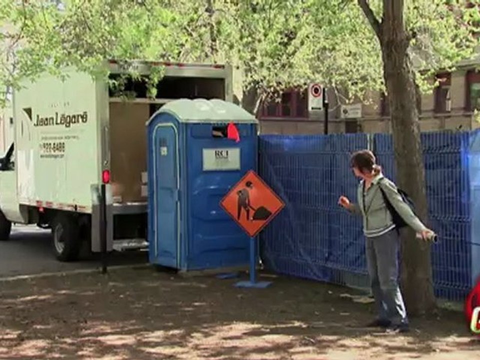 Gag - Femme ramassée dans la toilette