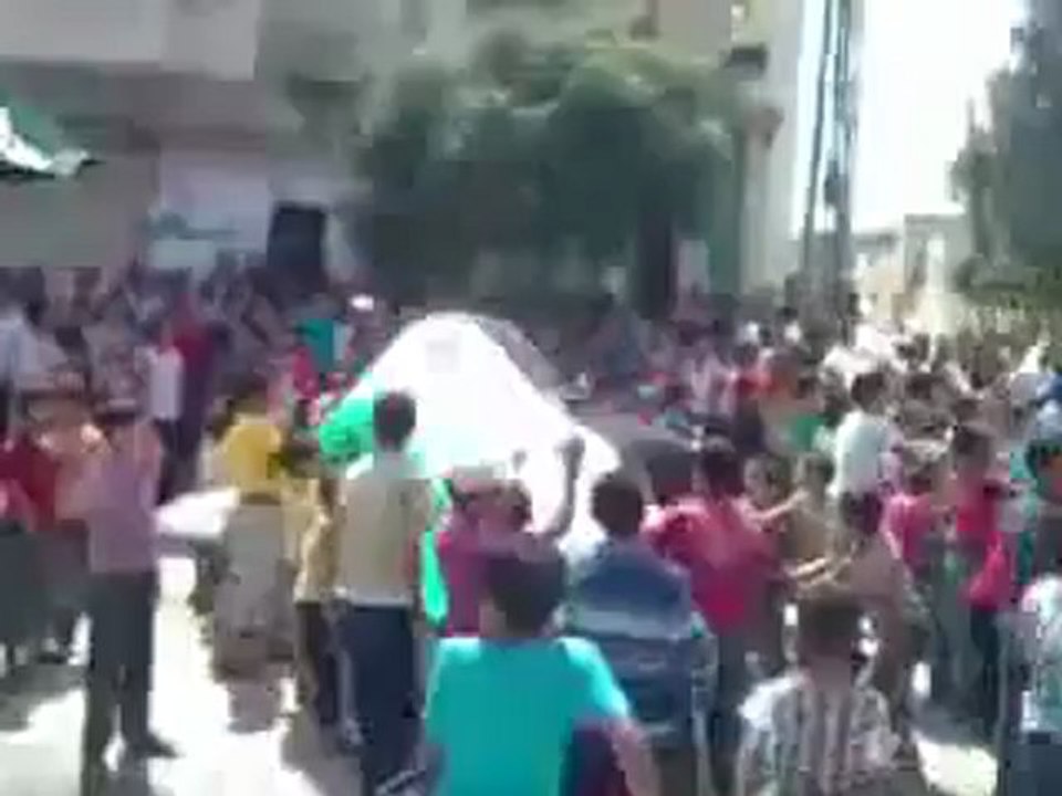 Syria فري برس حلب جرابلس   جمعة ابطال جامعة حلب يسقط بشار الاسد   18 5 2012 Aleppo