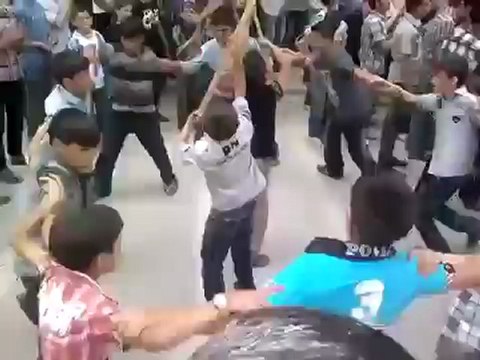 Syria فري برس ريف دمشق عربين العدية دبكة أطفال الحرية في جمعة أبطال جامعة حلب 18 5 2012 Damascus