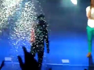 One Direction - One Thing (LIVE 11.1.12 LONDON) - YouTube