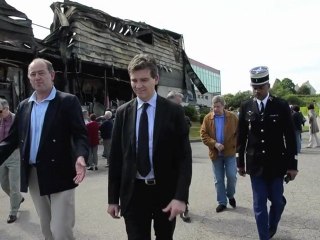 Arnaud Montebourg dans une usine sinistrée