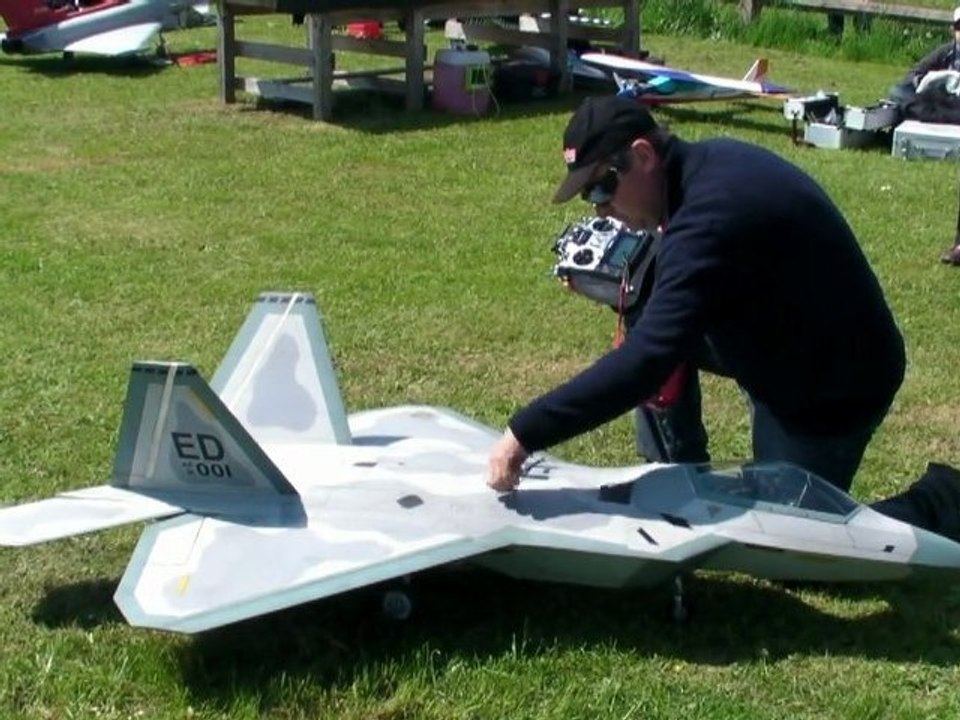 Rencontre régionale d'aéromodélisme à Douzy.