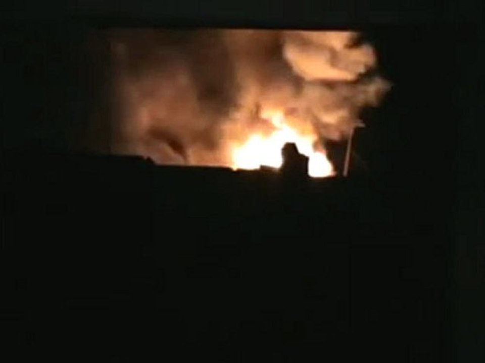 Syria فري برس حمص القصور قصف عنيف على الحي واحتراق الأبنية السكنية 19 5 2012 ‫ ج2 ‫‬Homs