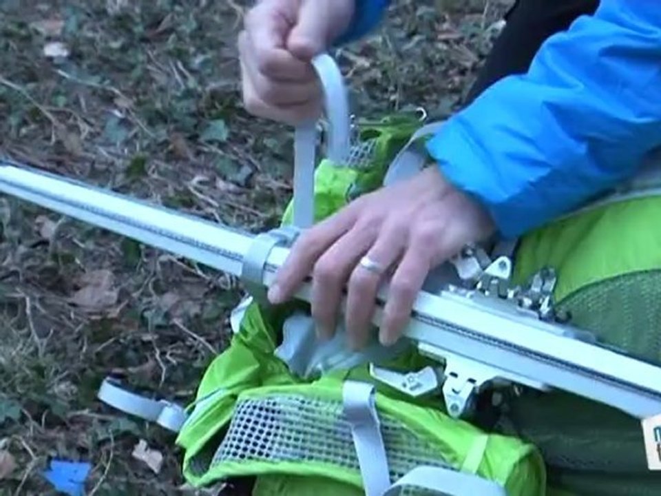 Sports Loisirs : Mettre les skis de randonnée sur un sac à dos