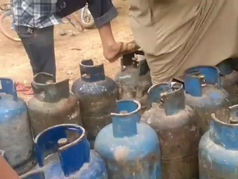 Syria فري برس  حماه المحتلة ازمة الغاز في صوران 1 Hama