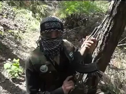 Syria فري برس تحية من احد افراد كتيبة الصديق الى اهالي طرابلس الشام 19 5 2012