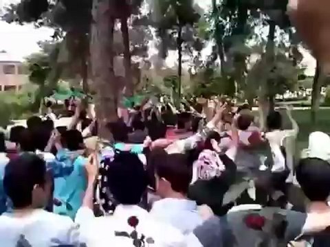 Syria فري برس حلب الهندسة المدنية قراءةالفاتحة لأرواح الشهداء وهتافات رائعة لابطال الجامعة 19 5 2012 ج5 Aleppo