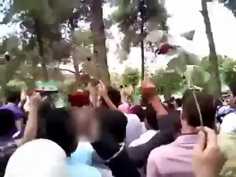 Syria فري برس حلب الهندسة المدنية قراءةالفاتحة لأرواح الشهداء وهتافات رائعة لابطال الجامعة 19 5 2012 ج3 Aleppo