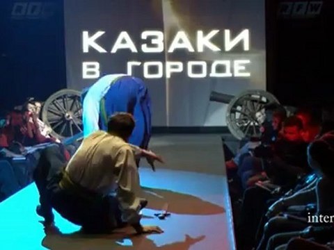 Казаки в городе на Российской Неделе Моды