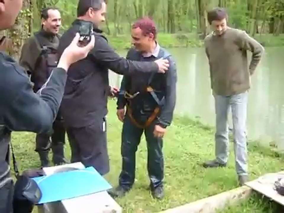 enterrement de vie de garçon : saut à l'elastique