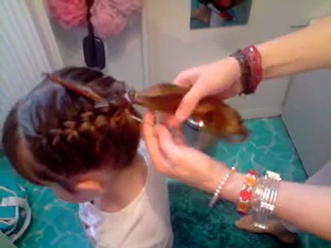 Coiffure 9 : Les nattes collées en coeur !