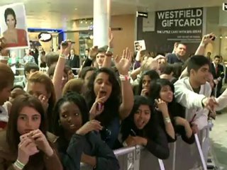 Kim Kardashian mobbed by fans in London