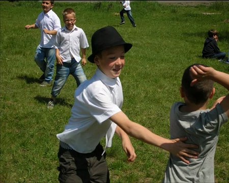 Pányvázás és kalap fogó / Traditional Games from Hungary / Comenius Project CAN I PLAY?