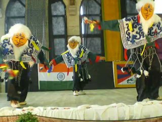 Moines danseurs du Tibet