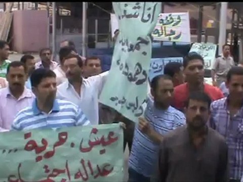 إعتصام العشرات من العاملون بشركة مصر للبترول بمحافظة الدقهلية