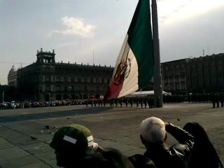Baja de la bandera - Plaza de la Constitucion, Ciudad de Mexico