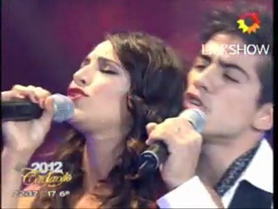 YANA Y AUGUSTO CANTANDO