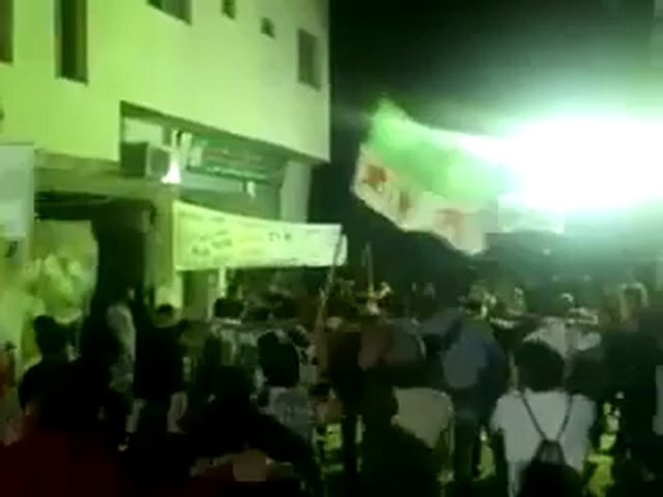 Syria فري برس  دمشق مســـــائية دمشــق حي بــــرزة  يلي بدو يتحــدى 20 5 2012 Damascus