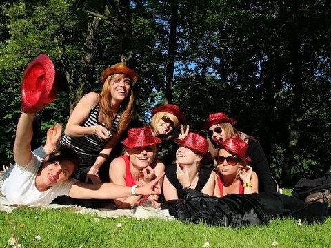 Enterrement de nos vies de célibataires !