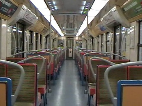 Aménagement intérieur d'une rame MS61 à la gare de Saint Germain en Laye sur la ligne A du RER