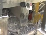 Syria فري برس  حمص اثار الدمار في احد منازل حي الخالدية  بعد  ان استهدف الحي بقذائف الهاون ليلة امس 21 5 2012 Homs