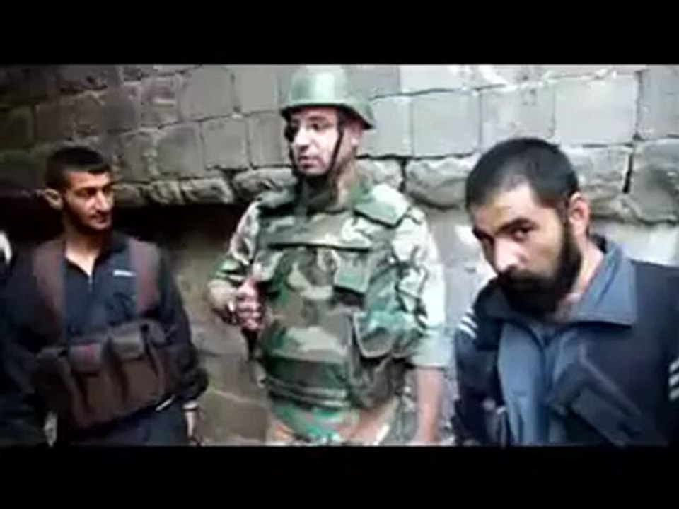 Syria فري برس حمص الناشط عمر التلاوي يدعى الضباط  والمجندين للانشقاق   الموجودين في باب السباع واستجاب له  الملازم  المجند محمد انس الفارس  من ا