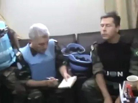 Syria فري برس حمص الرستن حديث النقيب إياد الديك قائد لواء خالد بن الوليد مع لجنة المراقبين وشرحه عن الاوضاع الأنسانية في الرستن 20 5 2012 Homs