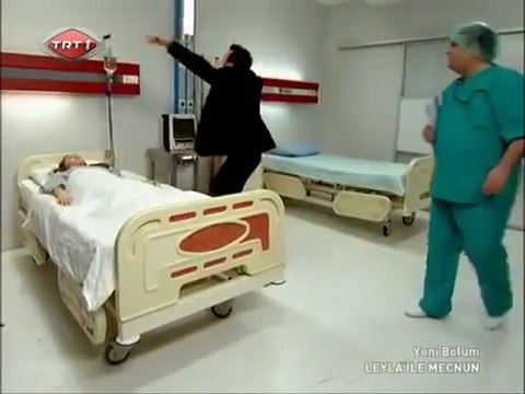 Leyla İle Mecnun - Mecnun Leyla' nın başında göbek atıyor